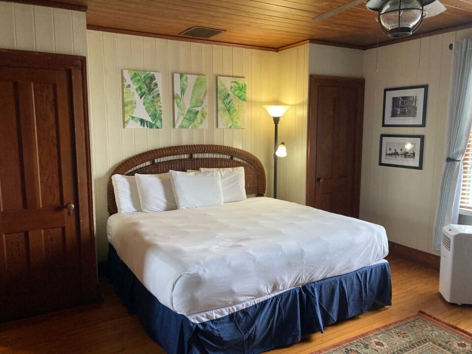 room at historic cabbage key lodge