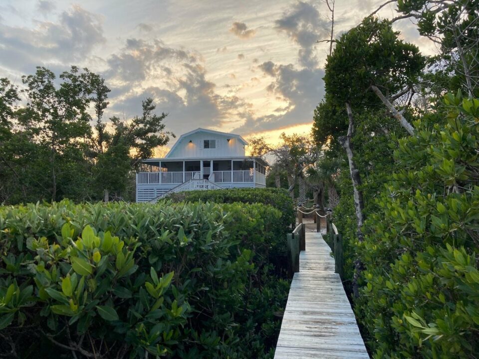 snook cottage at dusk